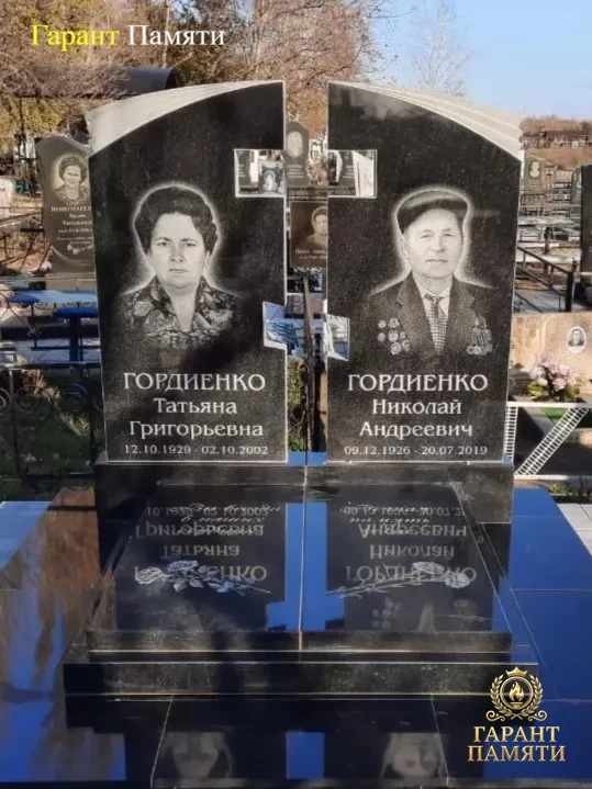 Памятник из гранита "Семейный воздушный крест" 33